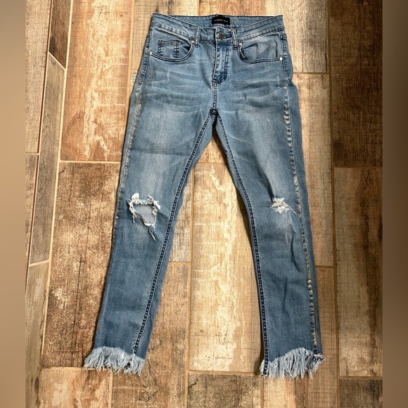 Mid-rise jeans with frayed hem and metallic detail on the side - Picture 3 of 10